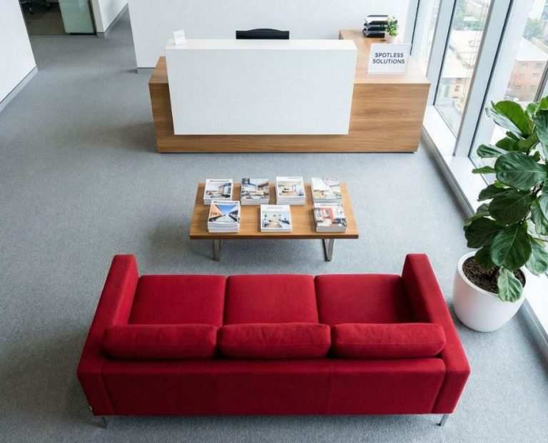 Reinigung von Teppichen und Polstermöbeln im Büro in Hildesheim