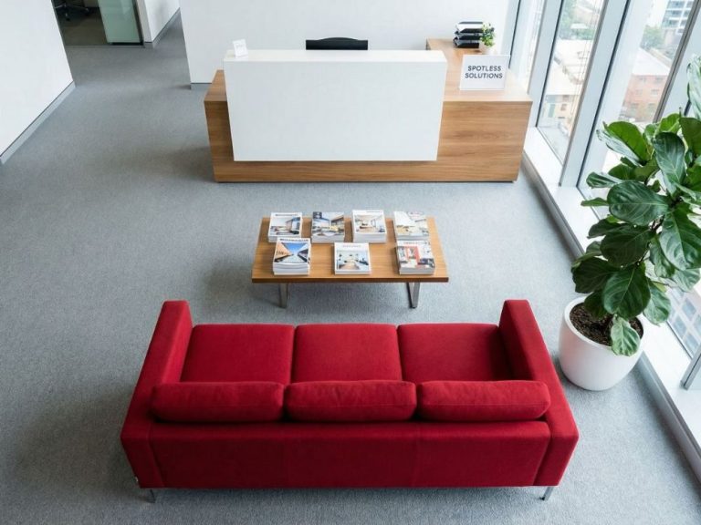 Reinigung von Teppichen und Polstermöbeln im Büro in Hameln