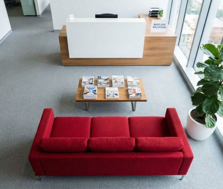 Reinigung von Büromöbeln und Teppichen – saubere Polster und Bodenbeläge