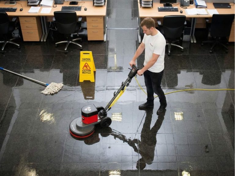 Grundreinigung im Büro – gründlich gereinigte Innenräume und Oberflächen
